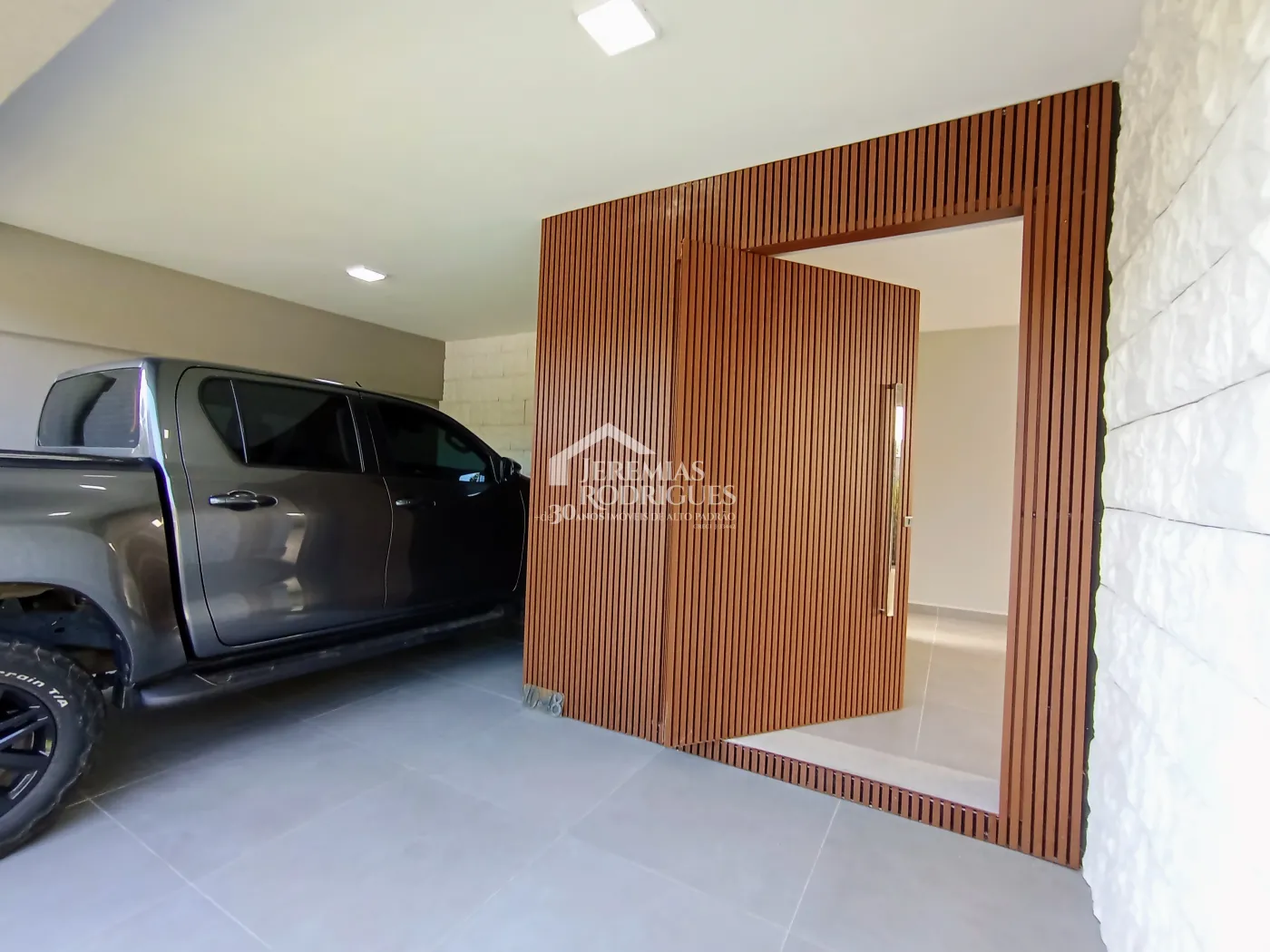 Casa à venda com 3 dormitórios no Condomínio Taubaté Village em Taubaté/SP.