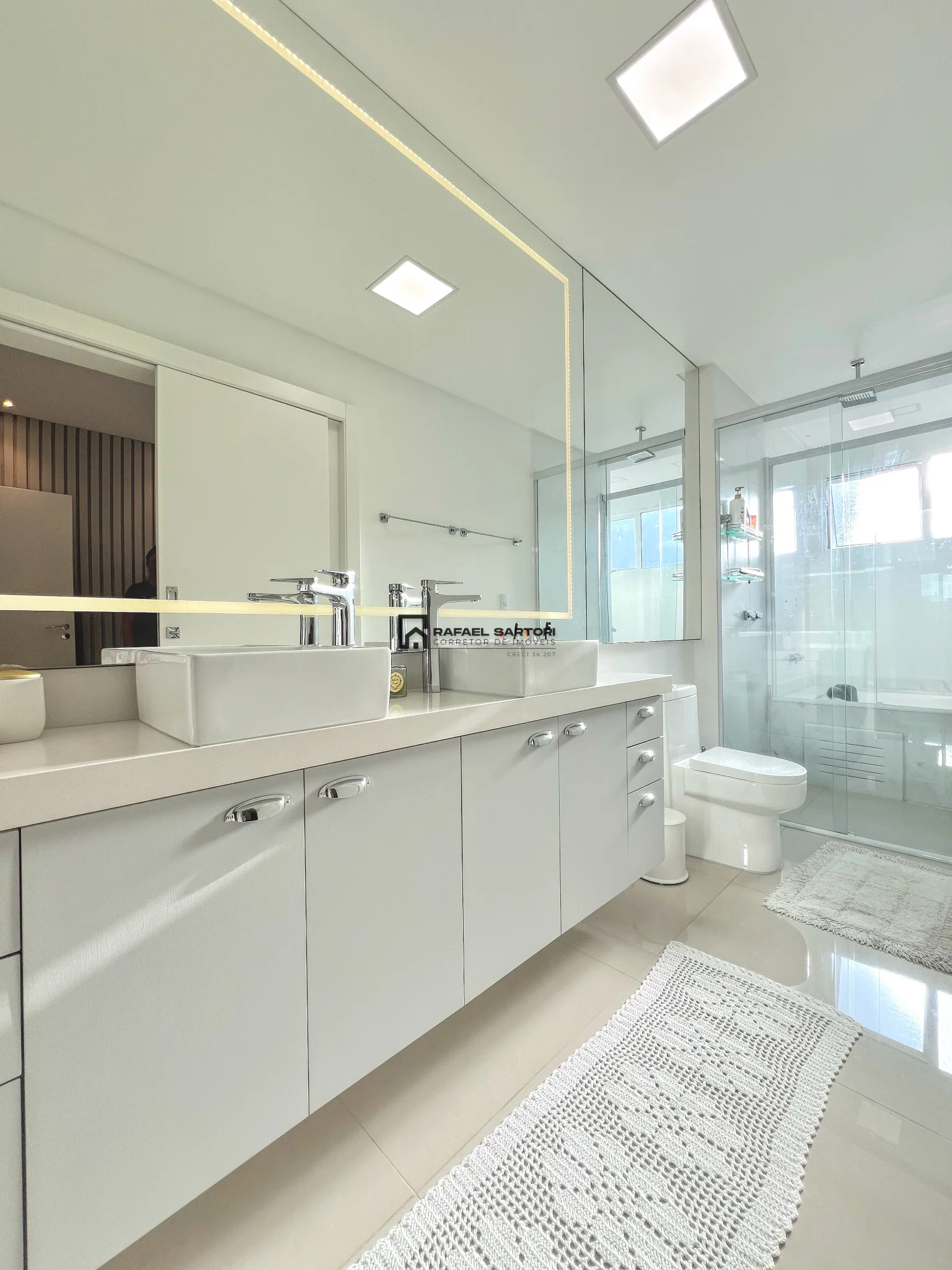 APARTAMENTO NO CENTRO COM 03 SUÍTES