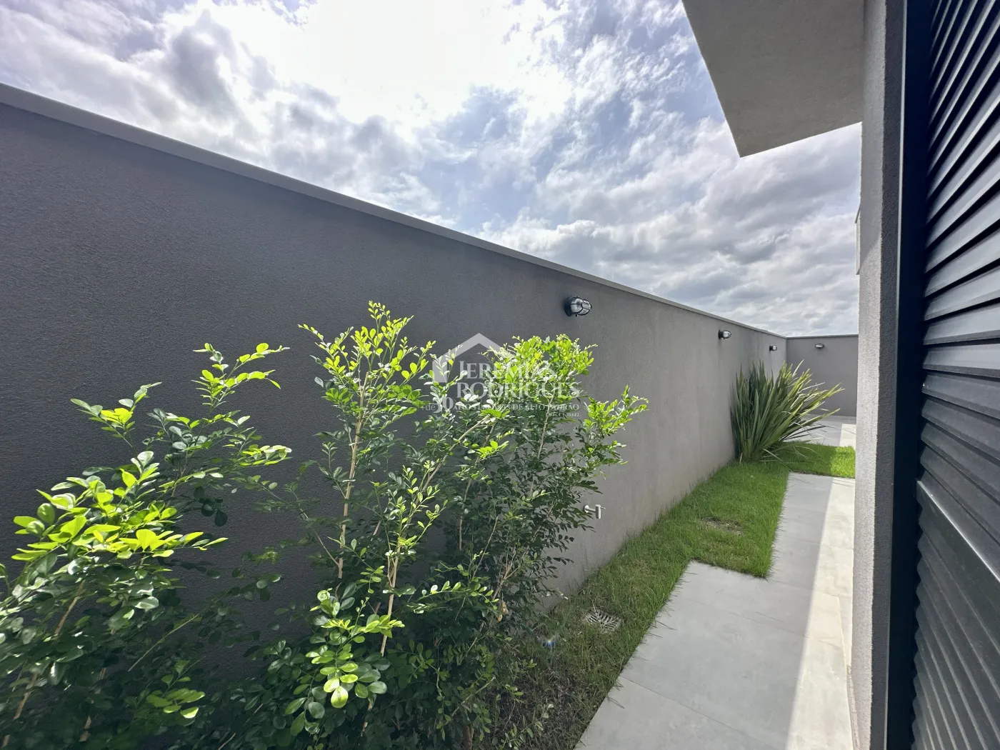 Casa para venda e locação com 3 suítes no Condomínio Cyrela Landscape em Taubaté/SP.