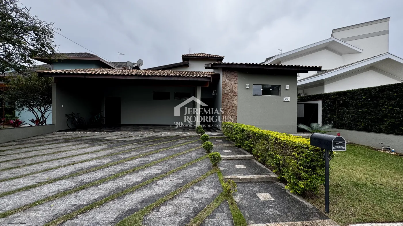 Casa à venda com 5 dormitórios no Condomínio Real Ville em Pindamonhangaba/SP