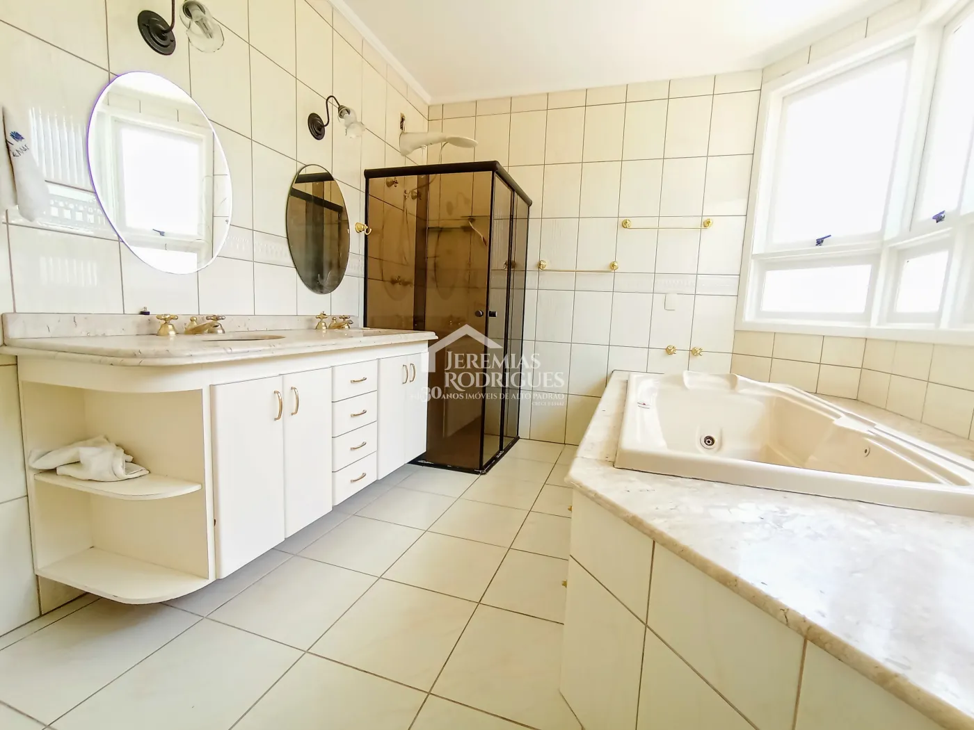 Casa para locação com 4 dormitórios no Condomínio Taubaté Village em Taubaté/SP.