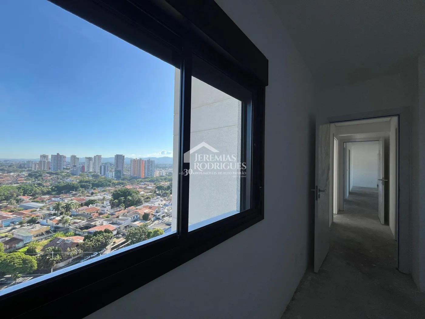 Apartamento à venda com 3 suítes, 211 m² no Edifício Europa em Taubaté/SP