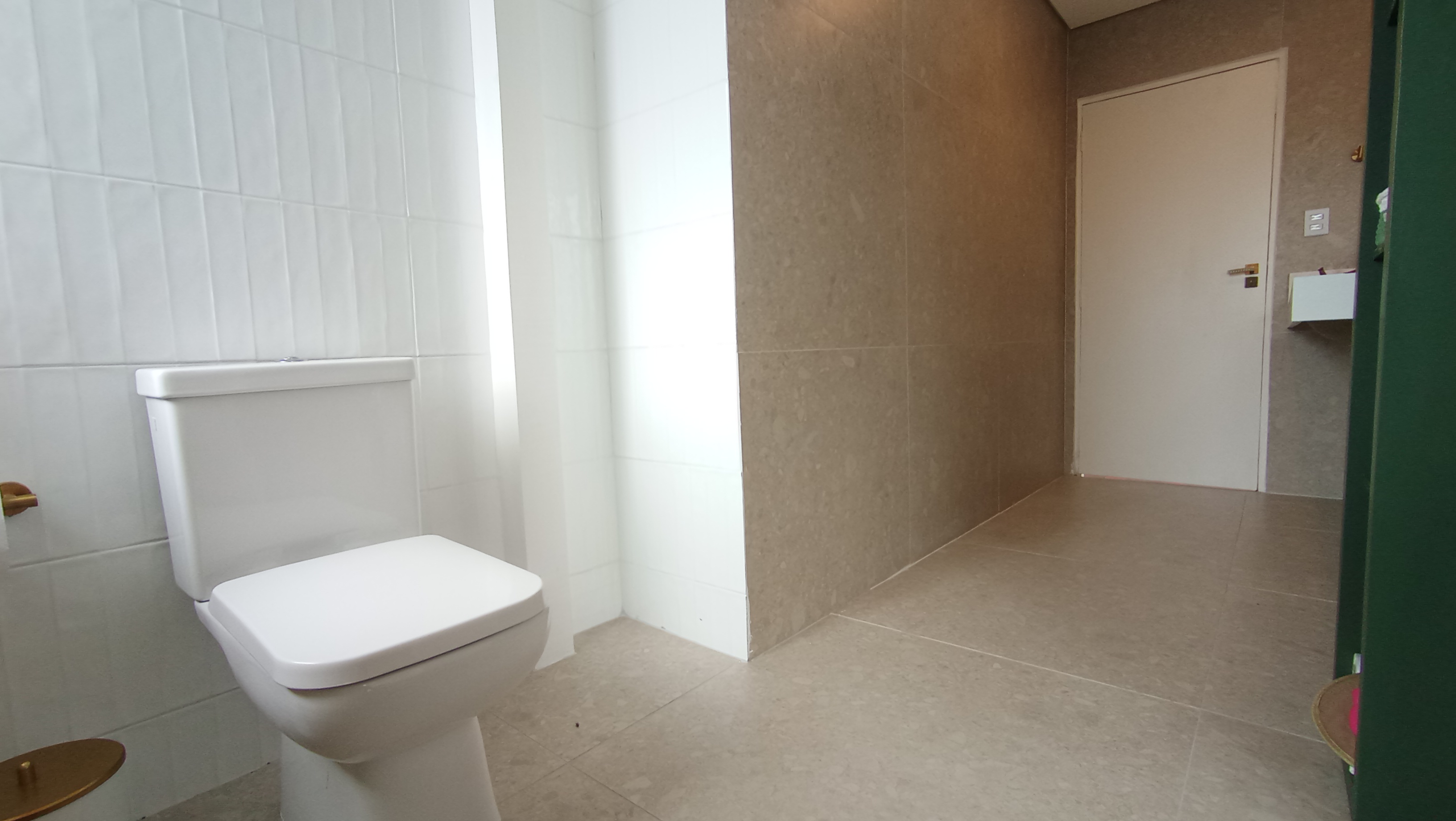 Casa à venda com 3 dormitórios no Condomínio Portal do Sol em Tremembé/SP.