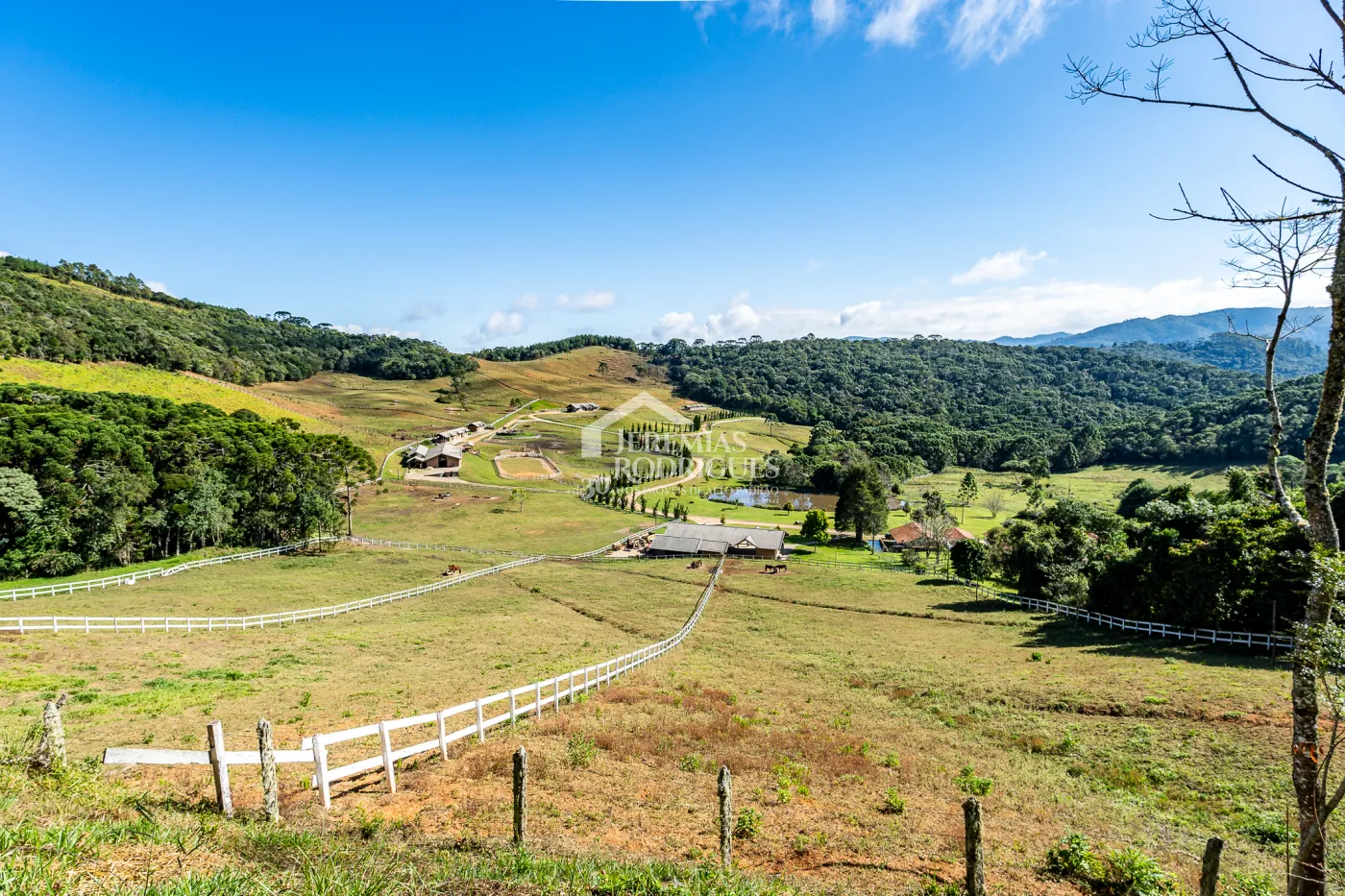 Fazenda com 2.904.000 m² - Sapucaí-Mirim - MG