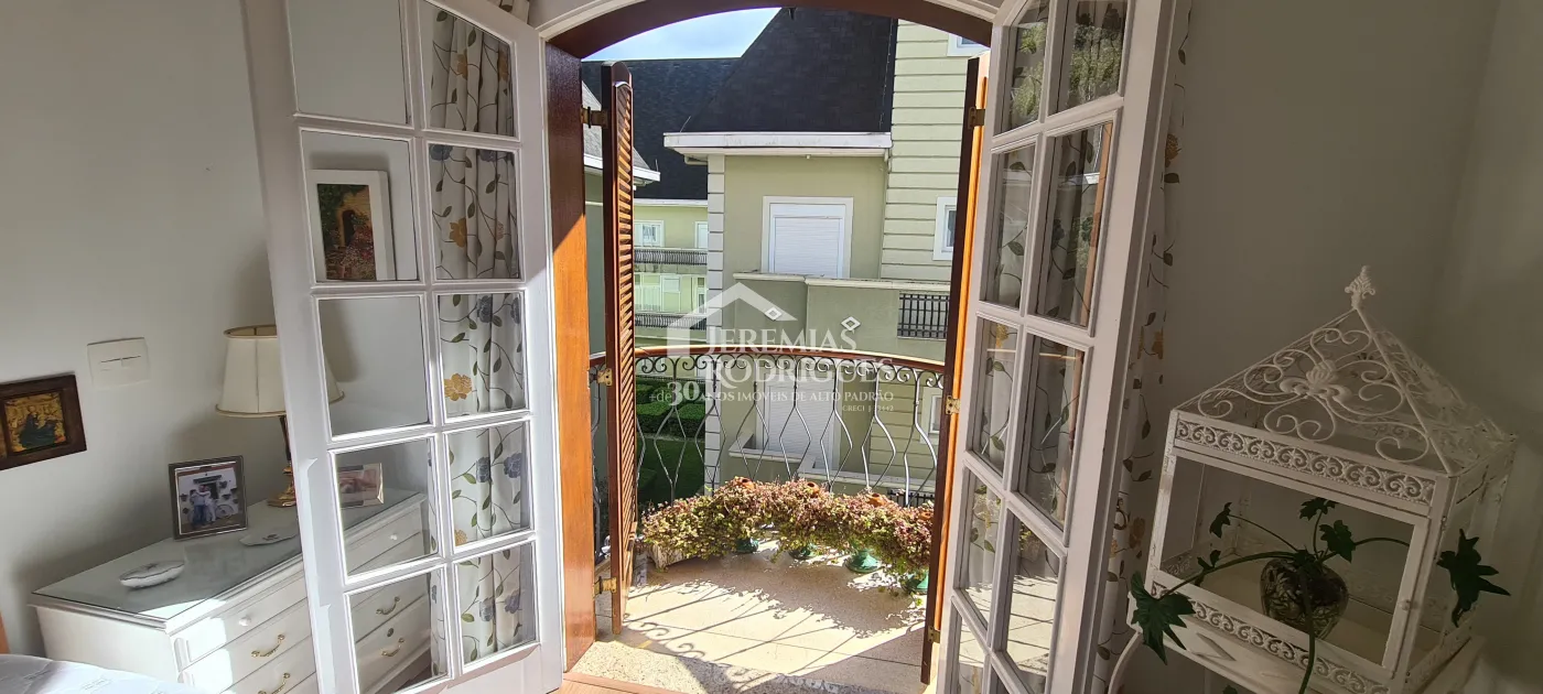 Apartamento à venda com 4 suítes no Edifício Evergreen em Campos do Jordão/SP