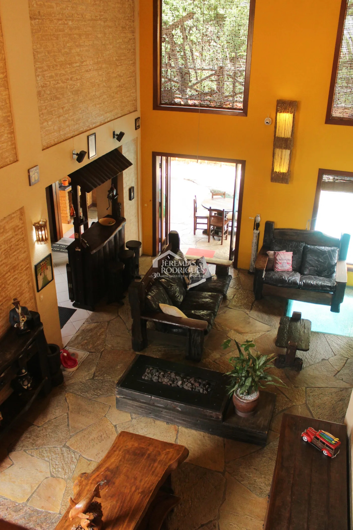 Casa para venda e locação com 5 dormitórios no Condomínio Taubaté Village em Taubaté/SP.