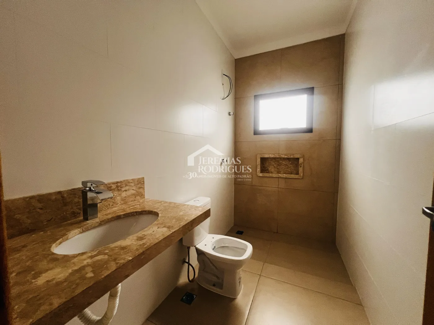 Casa à venda com 3 suítes no Condomínio Campos do Conde I em Tremembé/SP