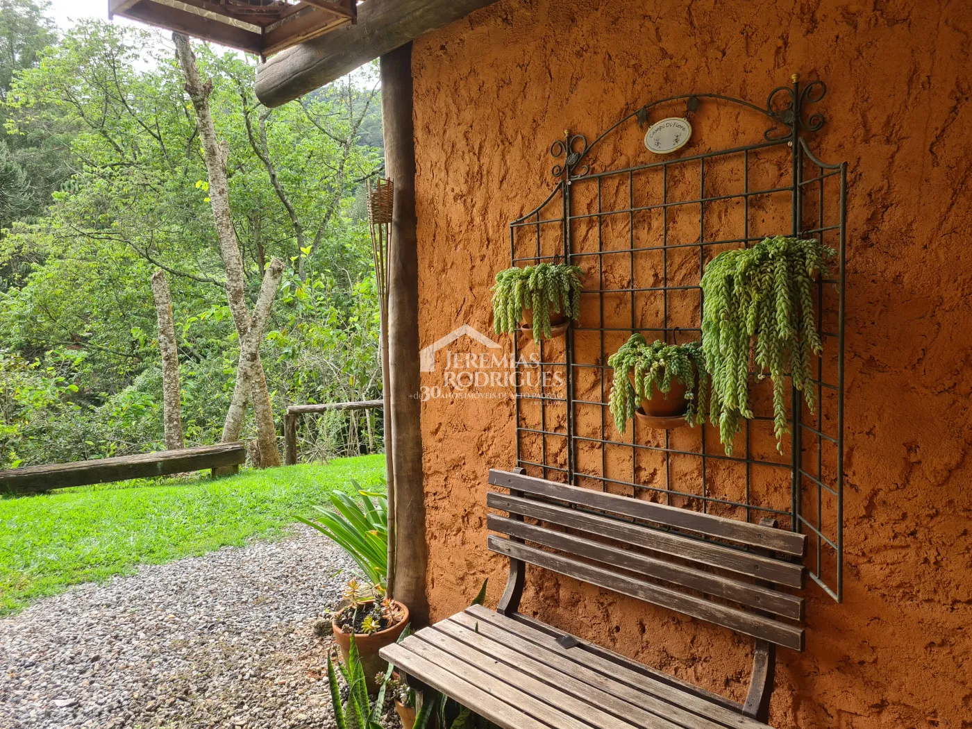 Chácara à venda com 400 m² no bairro Santa Cruz em Santo Antônio do Pinhal/SP.