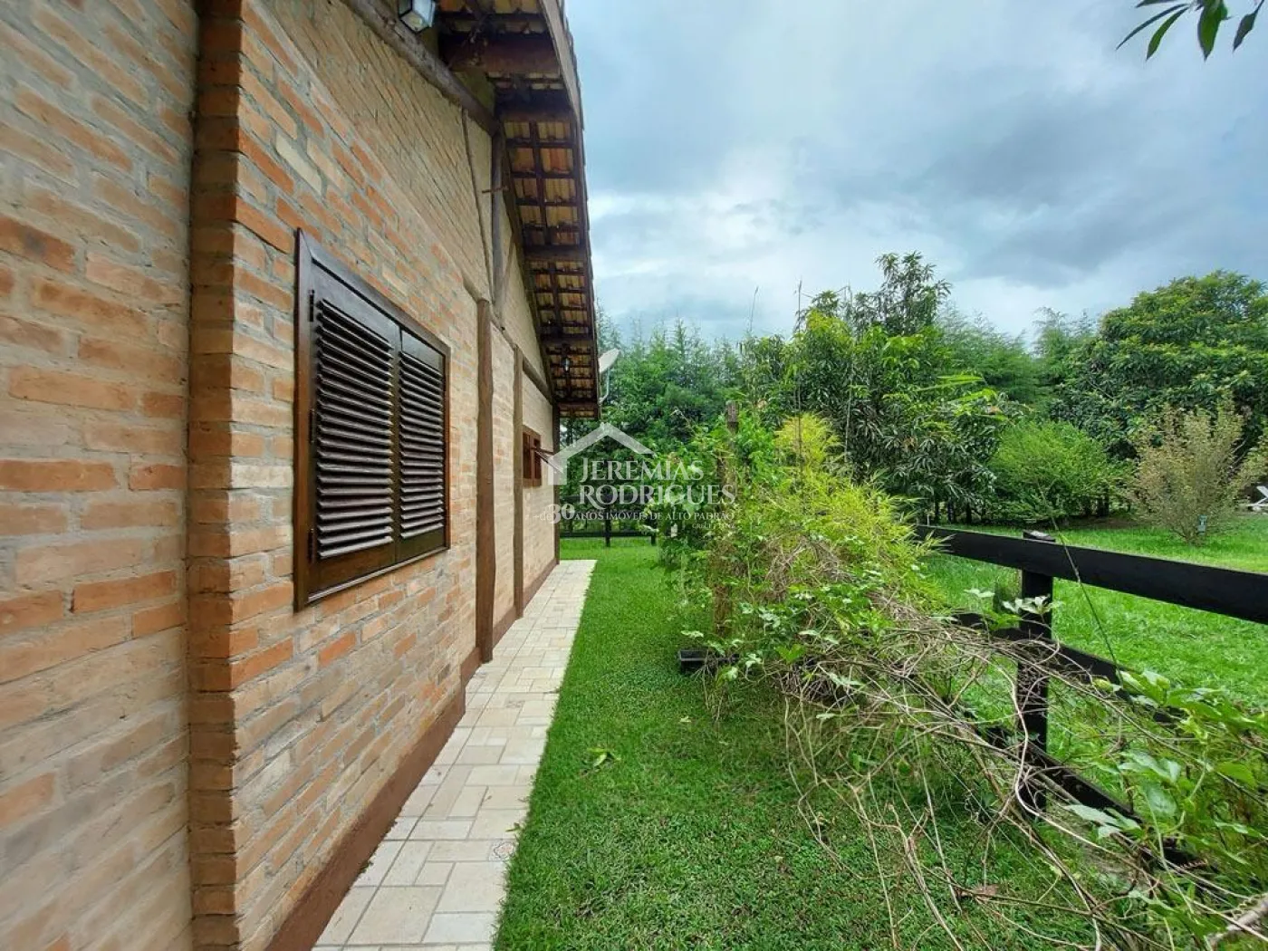 Chácara com 4 dormitórios, 268 m² - Mandú - Pindamonhangaba/SP.