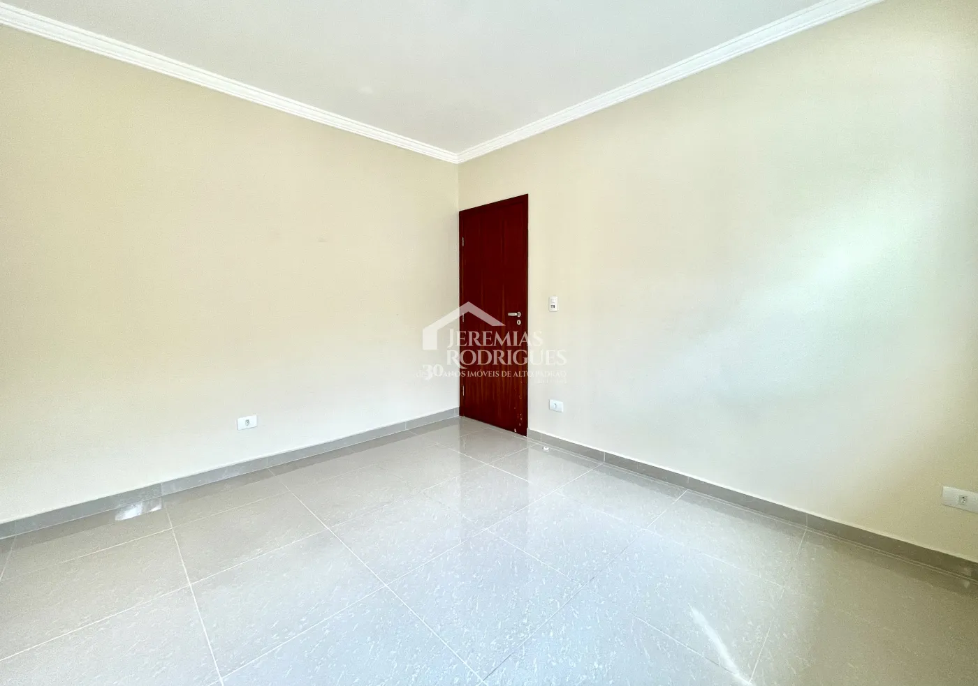 Casa para locação com 3 suítes no Condomínio Campos do Conde III em Tremembé/SP. 