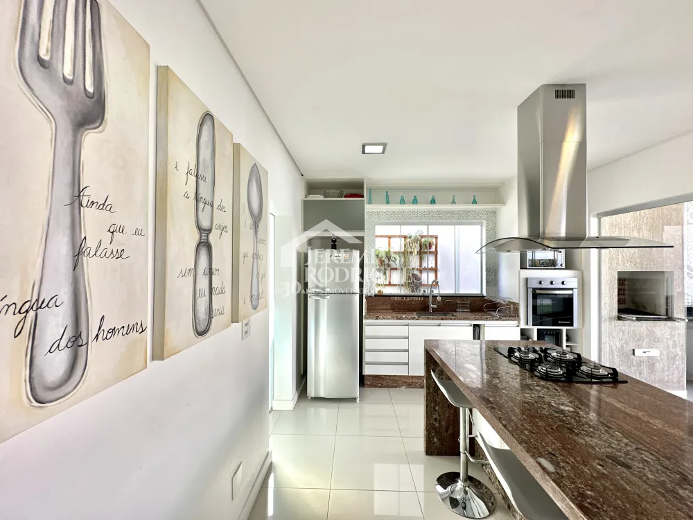 Casa mobiliada para locação no Condomínio Campos do Conde I em Tremembé/SP. 