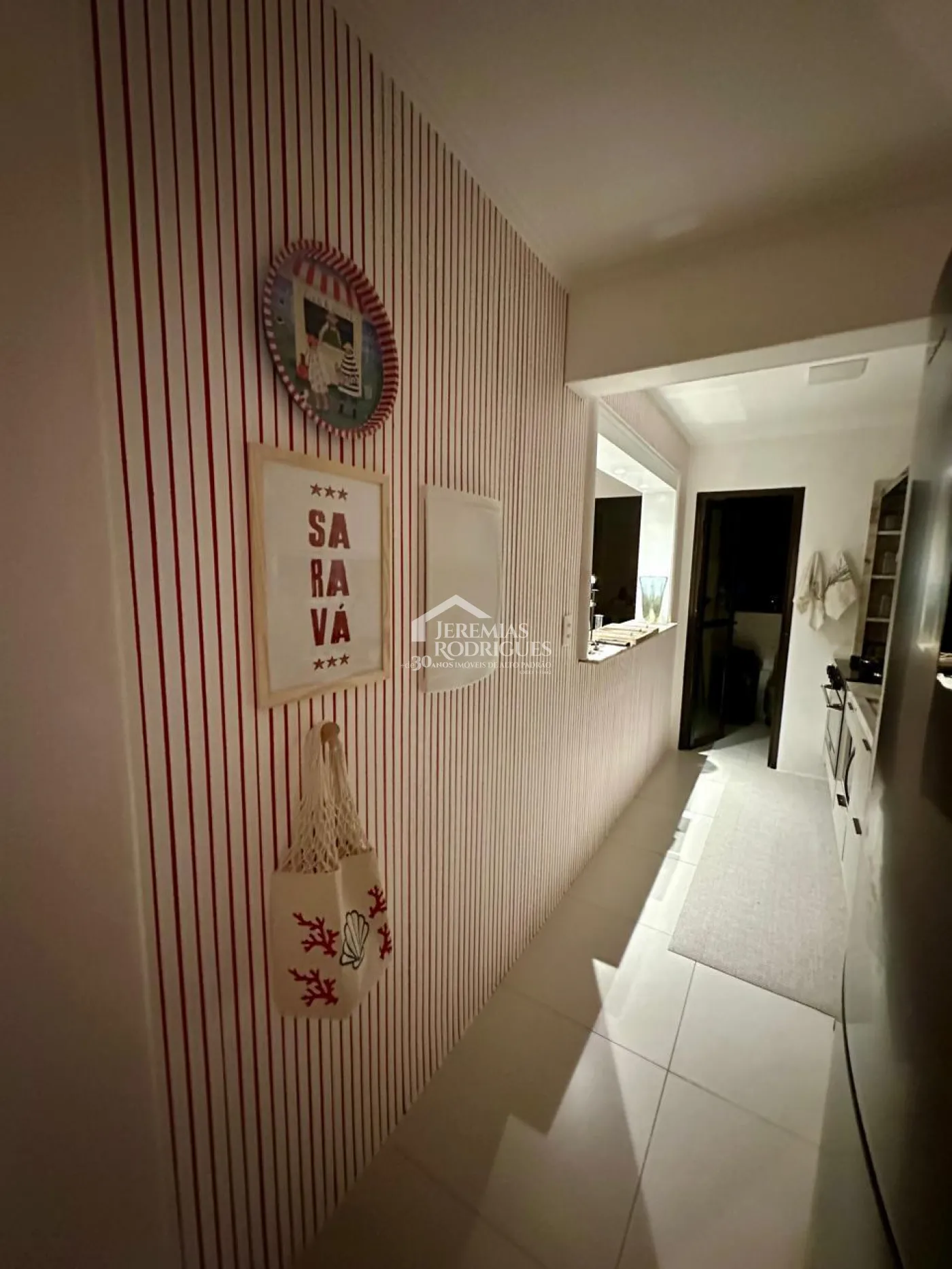 Apartamento duplex à venda com 3 dormitórios, 194 m² no Condomínio Lauro Rezende em Ubatuba/SP.
