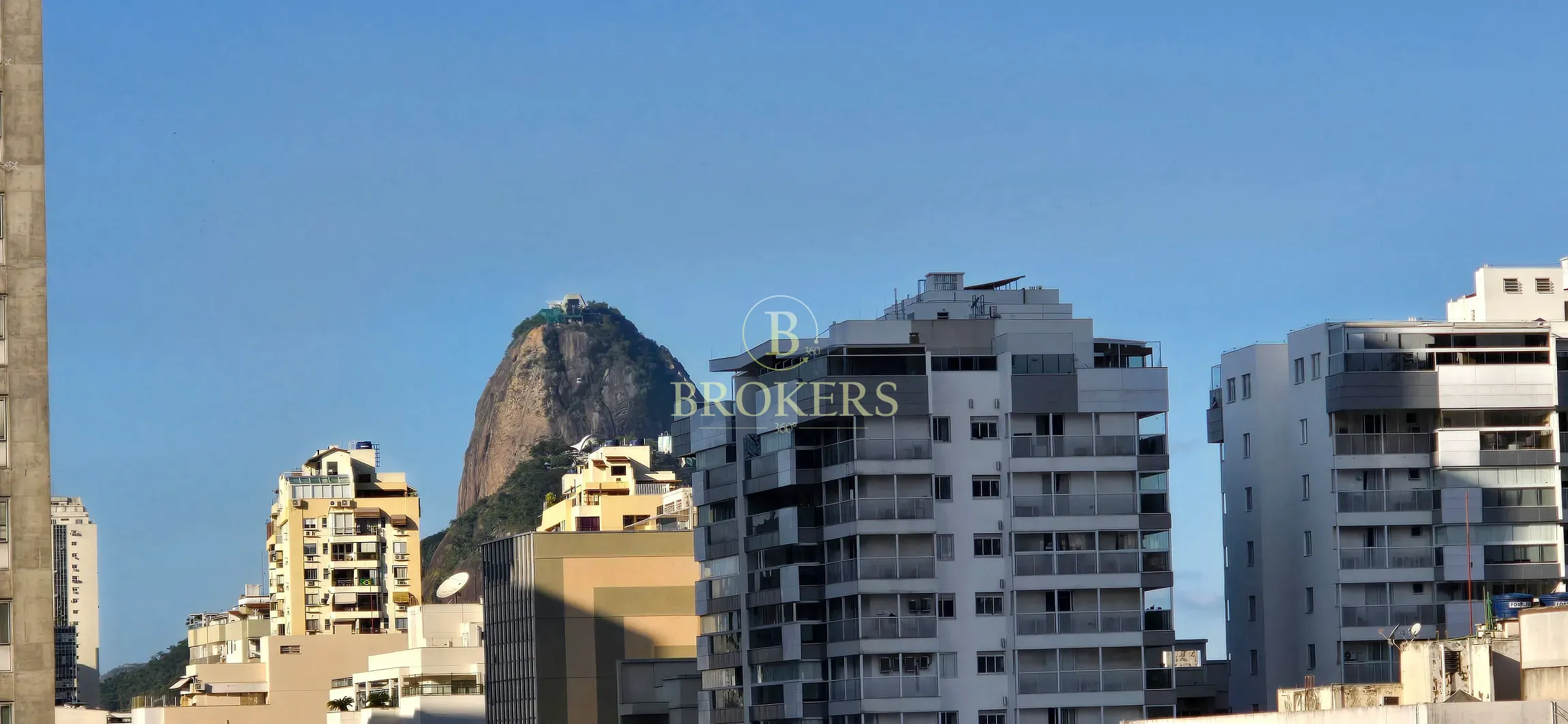 Apartamento quarto e sala a venda em Botafogo com Varanda, vista para o Cristo e Vaga de Garagem. — foto 3