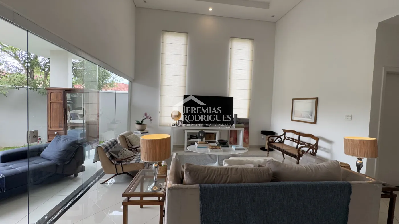 Casa à venda com 3 suítes no Condomínio Real Ville em Pindamonhangaba/SP.