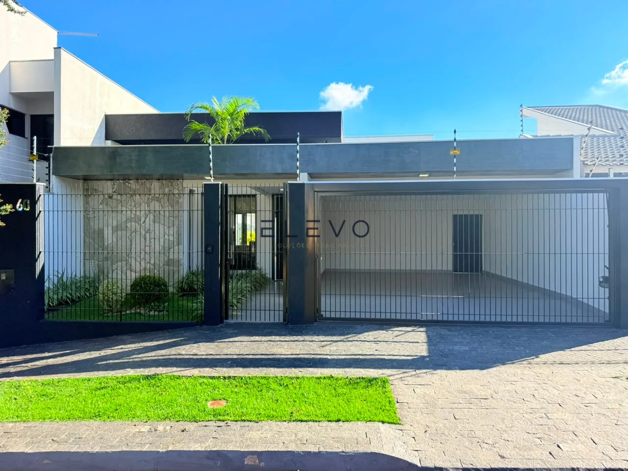 Casa Alto Padrão à Venda no Jardim Itália | 3 Suítes, Piscina Aquecida e Móveis Planejados