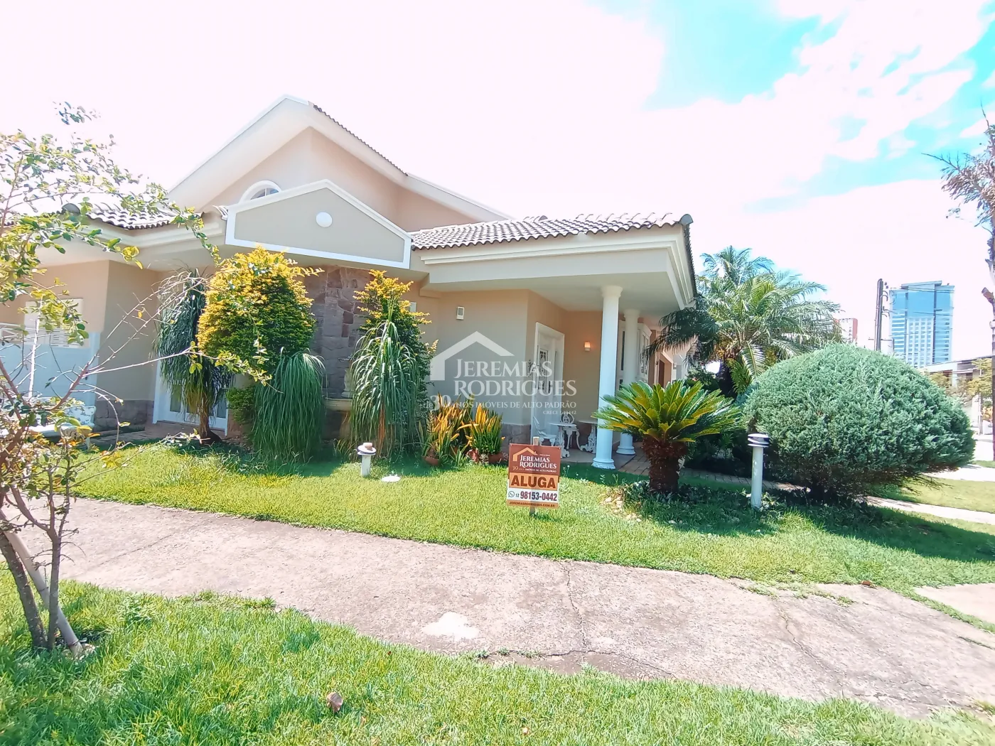 Casa para locação com 4 dormitórios no Condomínio Taubaté Village em Taubaté/SP.