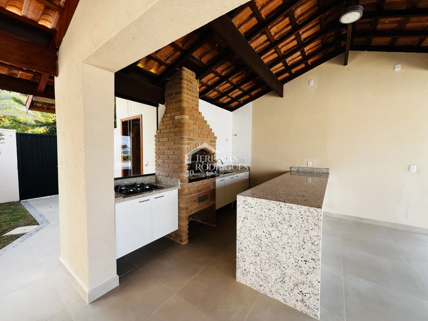 Casa para venda e locação com 4 suítes no Condomínio Chácaras Cataguá em Taubaté/SP