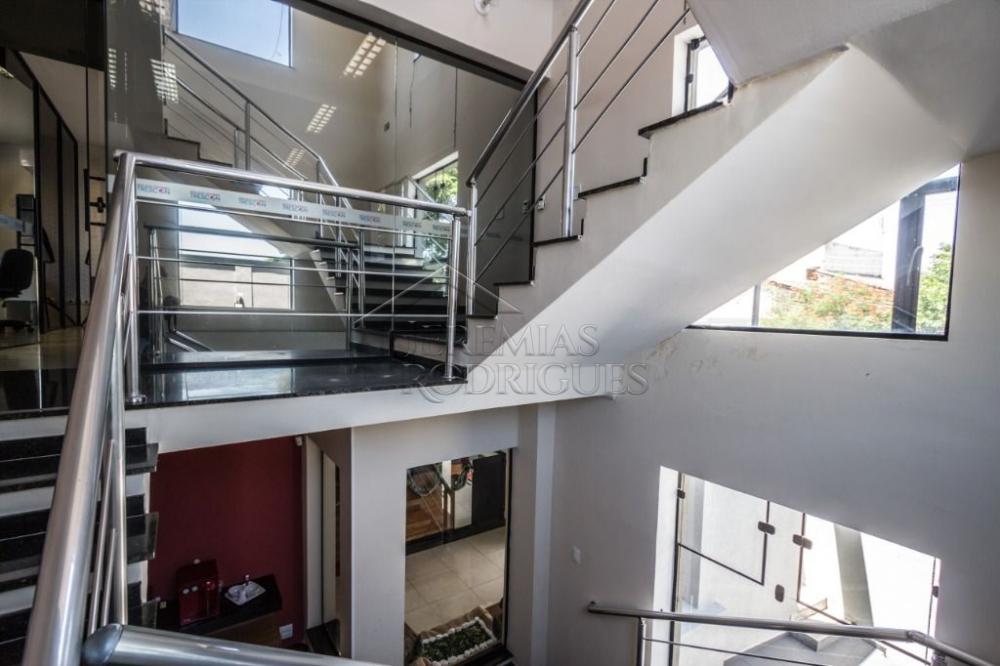 Prédio comercial à venda no Centro em Taubaté/SP. 