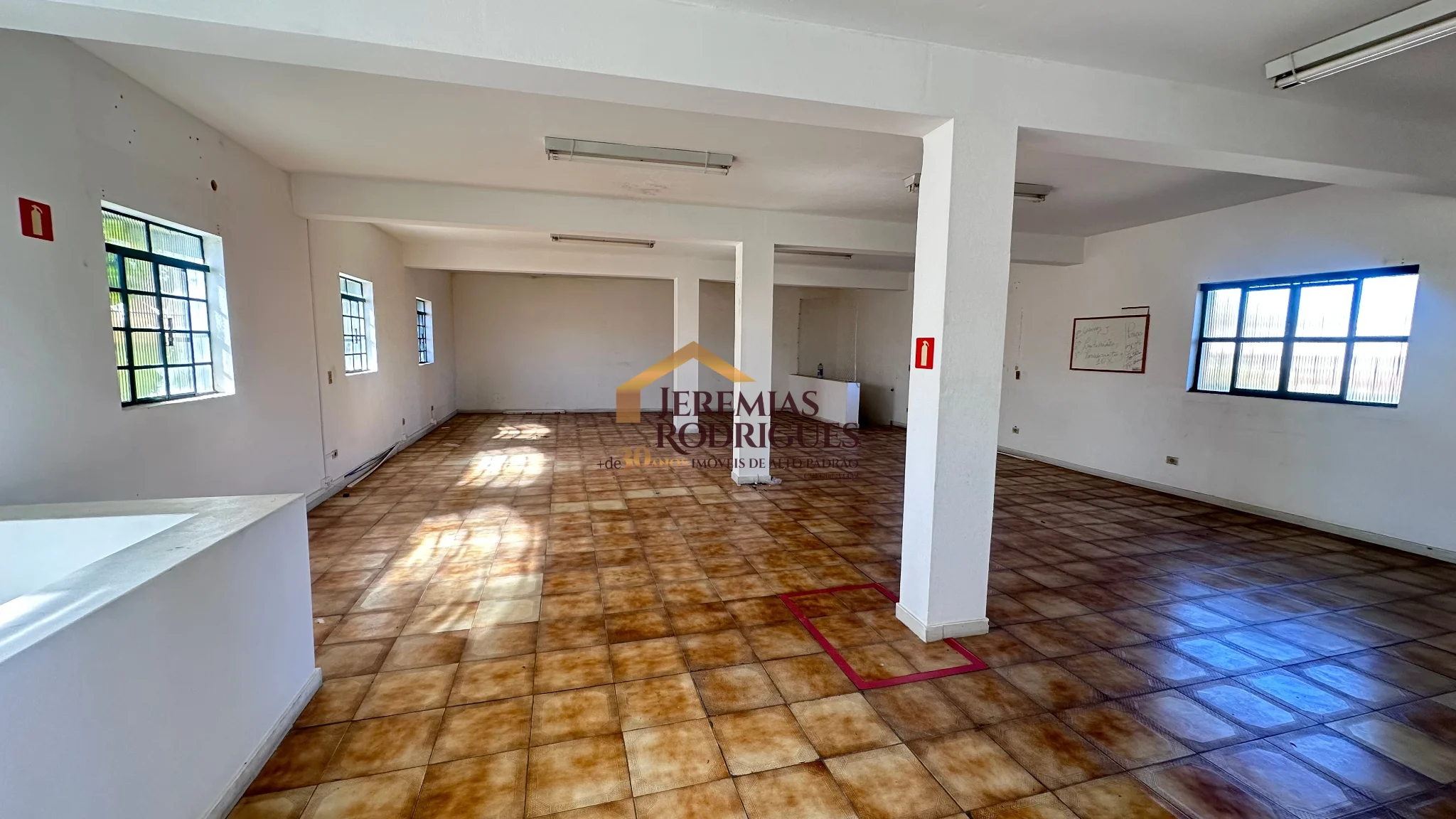 Ponto Comercial para locação no Centro em Pindamonhangaba/SP.