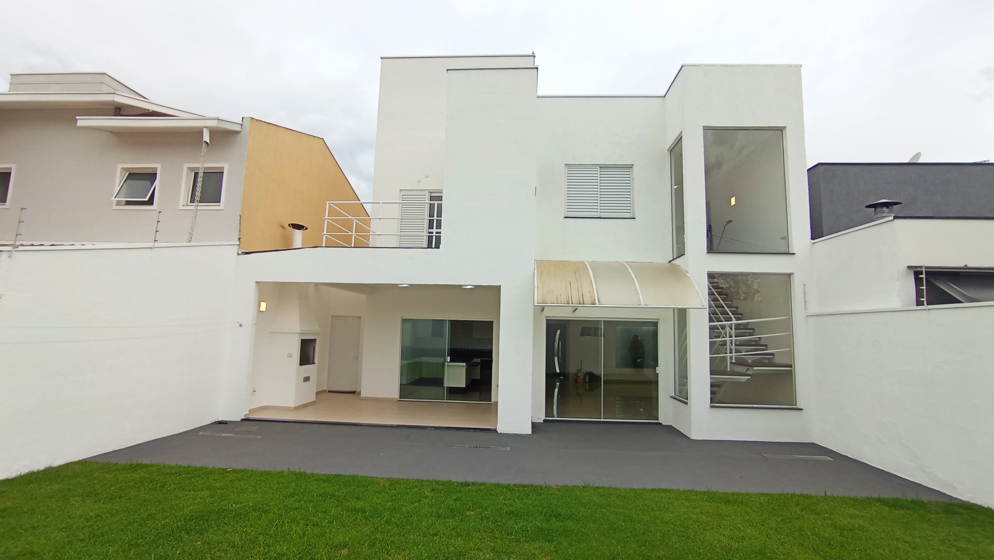 Casa para locação com 3 suítes no Condomínio Campos do Conde II - Chambord em Tremembé/SP.