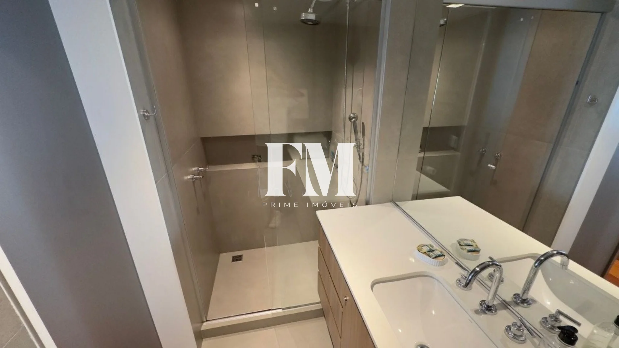 Leblon | 2 Quartos (1 Suíte) | 84m² Finamente Decorado com Serviços, Lazer e 2 Vagas - foto 5