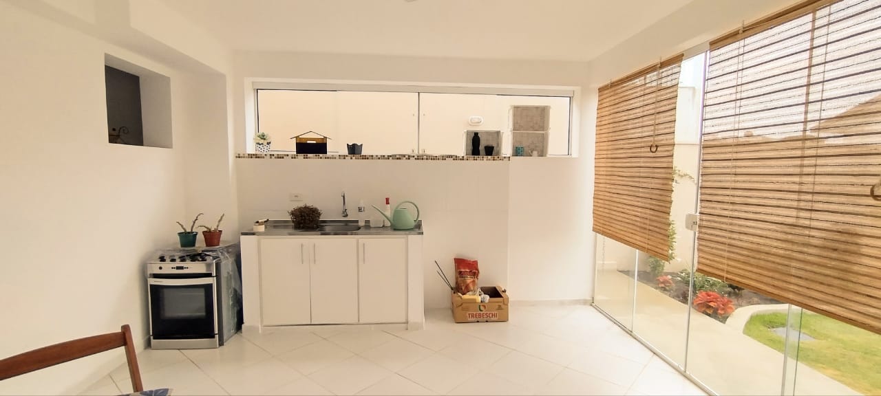 Casa à venda com 3 dormitórios no Condomínio Floradas da Serra em São José dos Campos/SP.