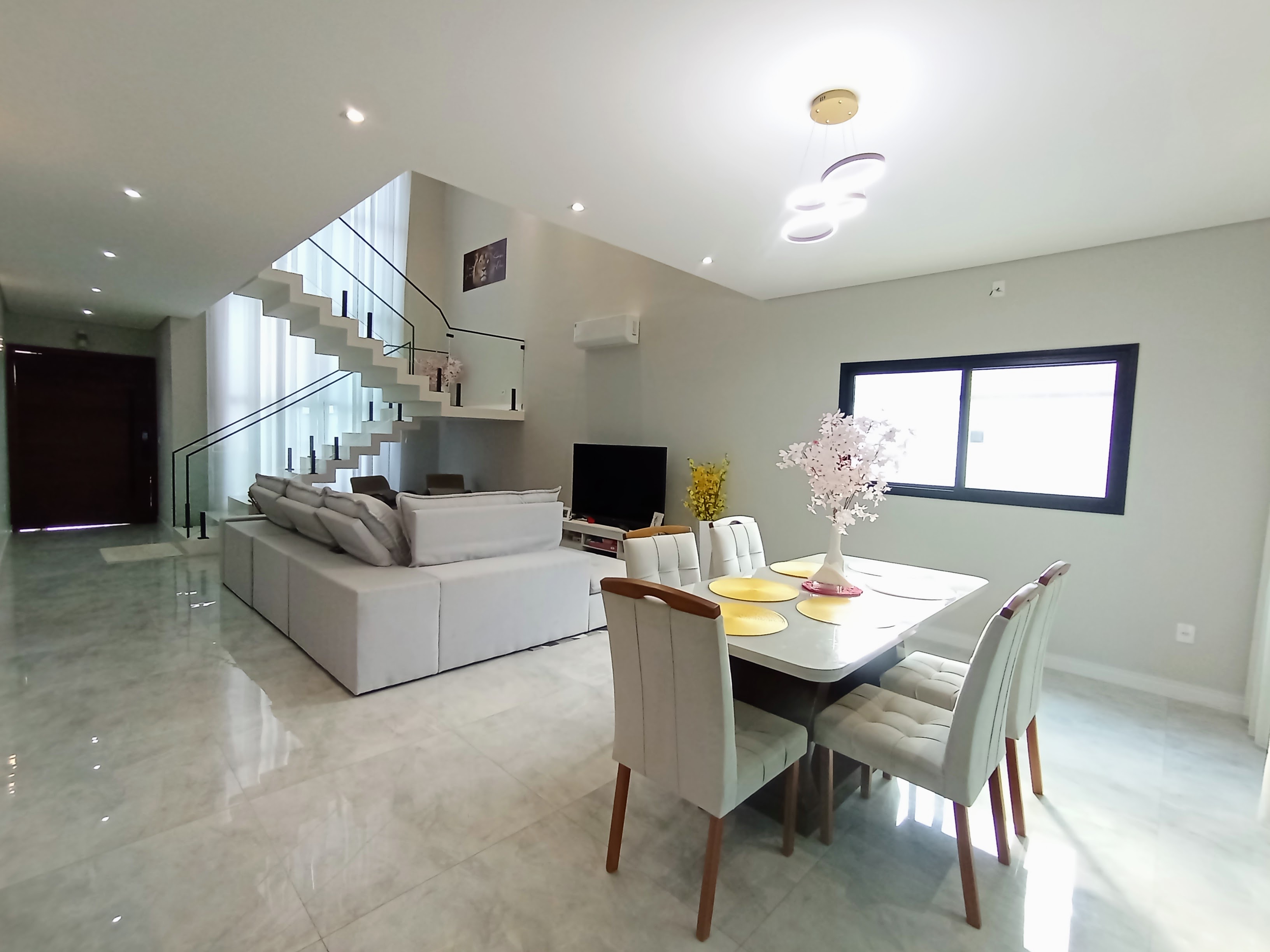 Casa à venda com 4 dormitórios no Condomínio Cyrela Landscape em Taubaté/SP.