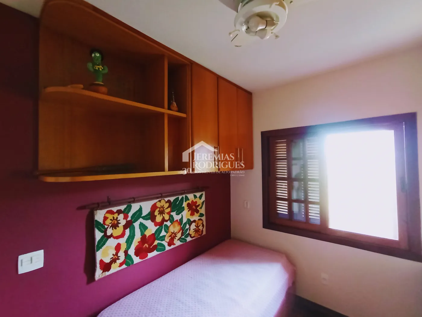 Casa à venda com 3 dormitórios no Condomínio Chácaras Cataguá em Taubaté/SP