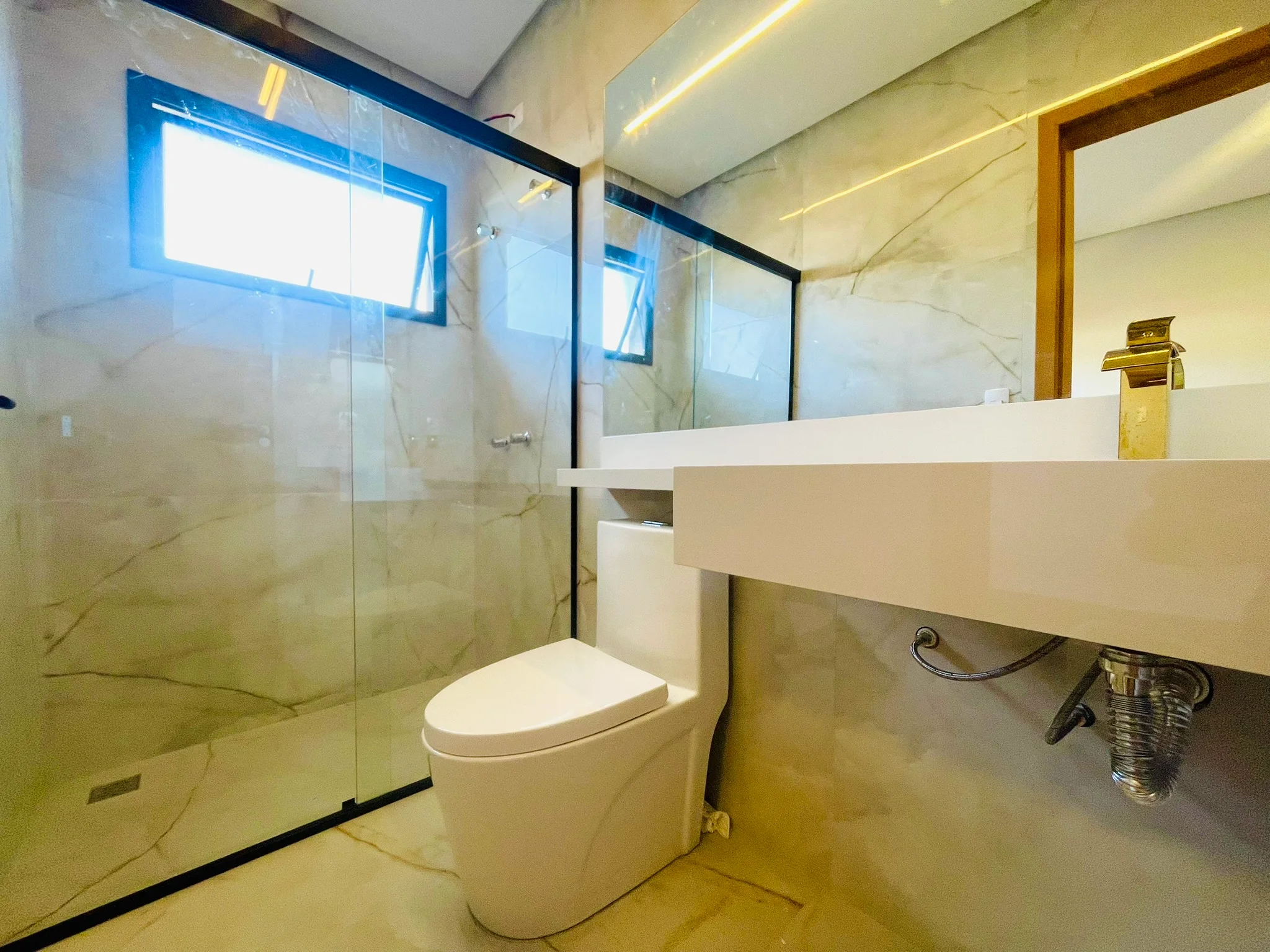 Casa para venda e locação com 3 dormitórios no Condomínio Terras do Vale em Caçapava/SP. 