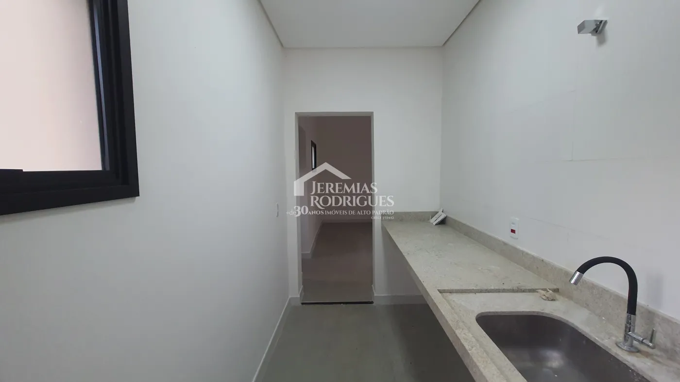 Casa à venda com 3 suítes no Condomínio Chácaras Cataguá em Taubaté/SP.