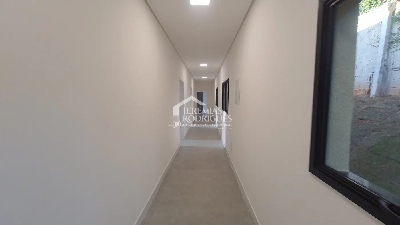 Casa à venda com 3 suítes no Condomínio Chácaras Cataguá em Taubaté/SP.