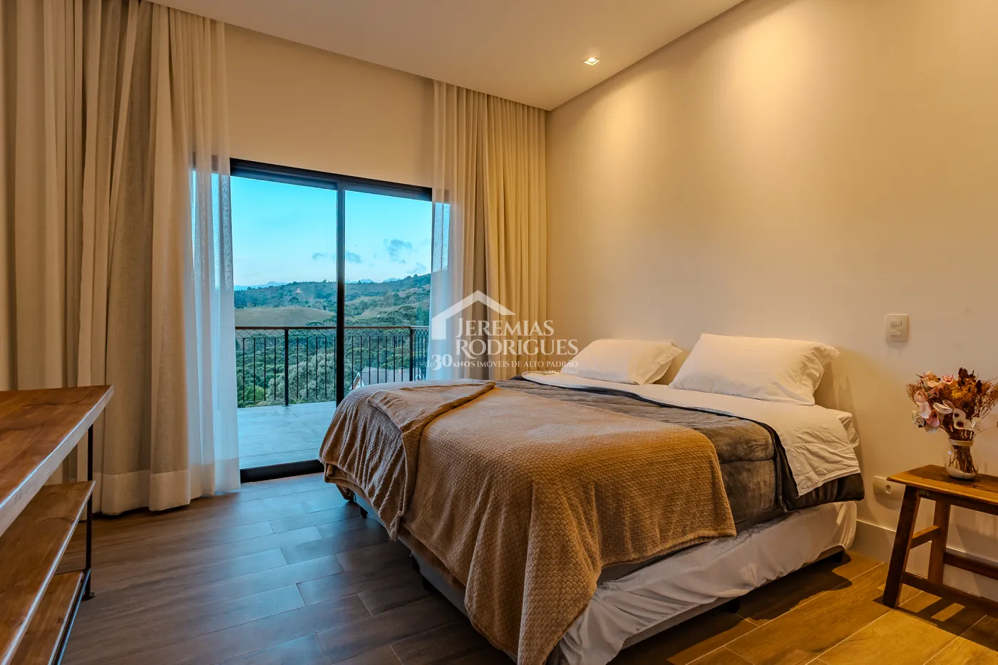 Casa à no Condomínio Recanto do Sol em Campos do Jordão/SP