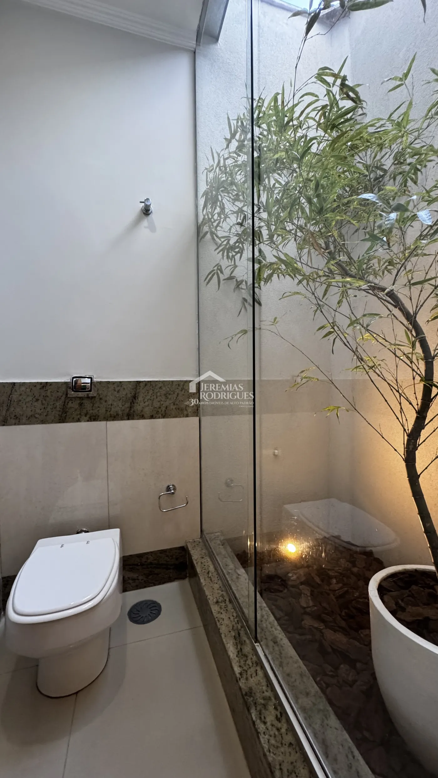 Casa para venda com 4 suítes no Condomínio Real Ville em Pindamonhangaba/SP