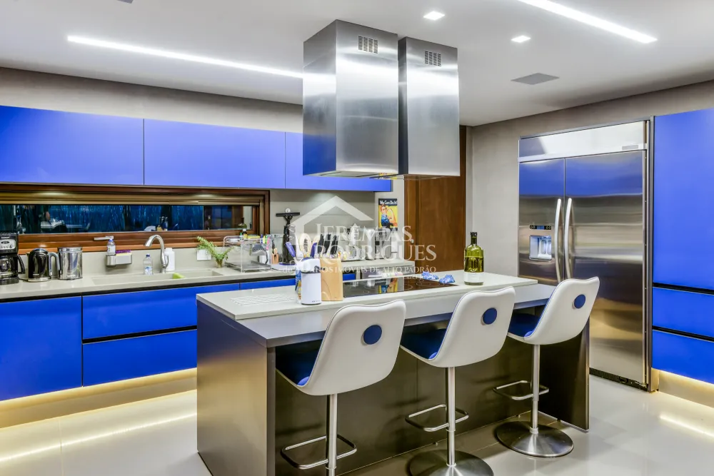 Mansão à venda no Condomínio Pedra do Fogo em Campos do Jordão/SP. 