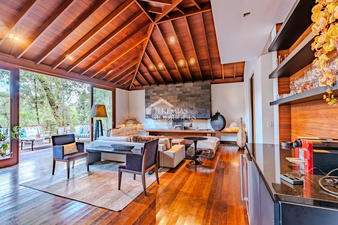 Casa para venda com 5 suítes no Condomínio Villandry em Campos do Jordão/SP