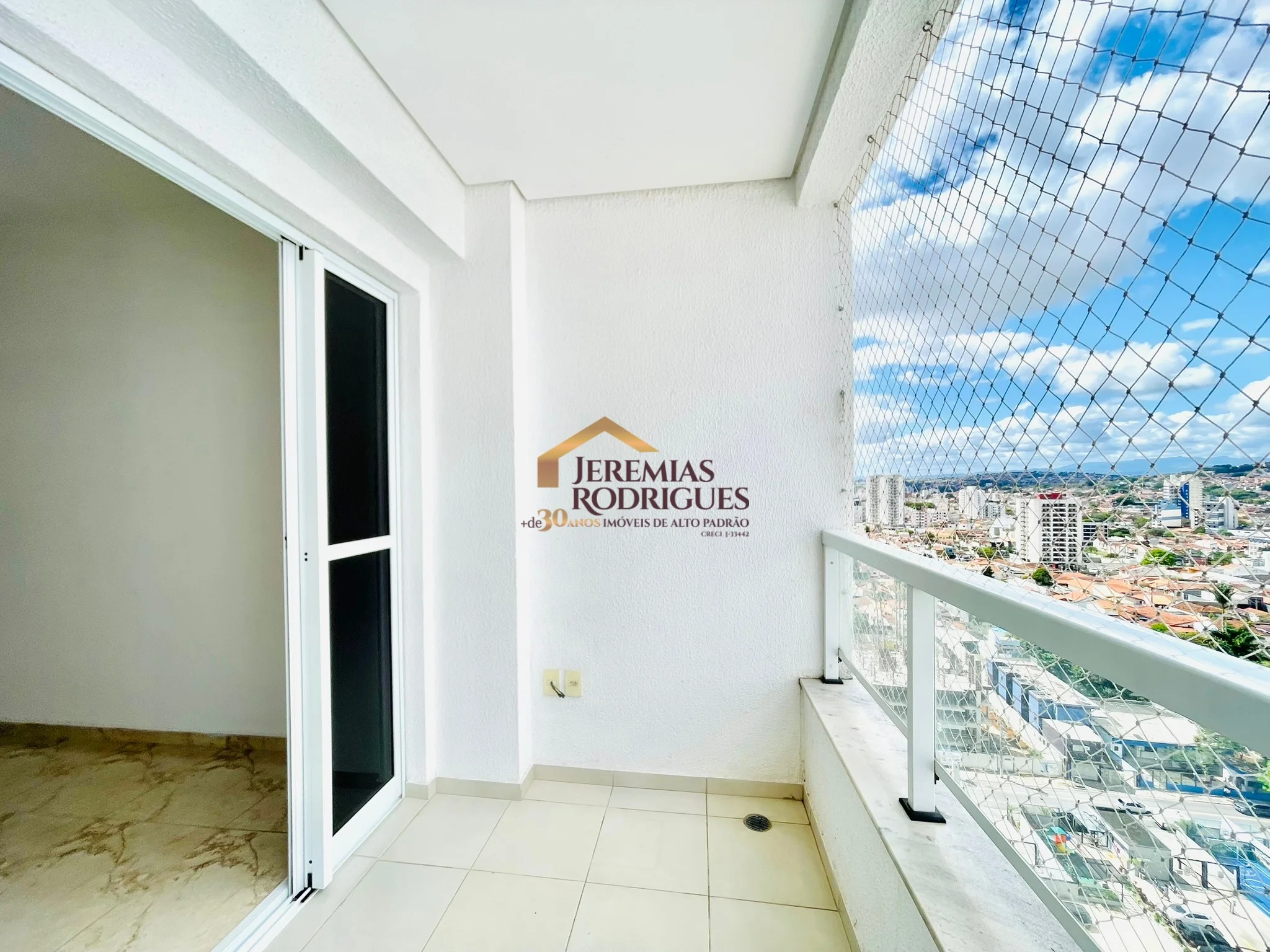 Apartamento para locação no Edifício Itacaré em Taubaté/SP.