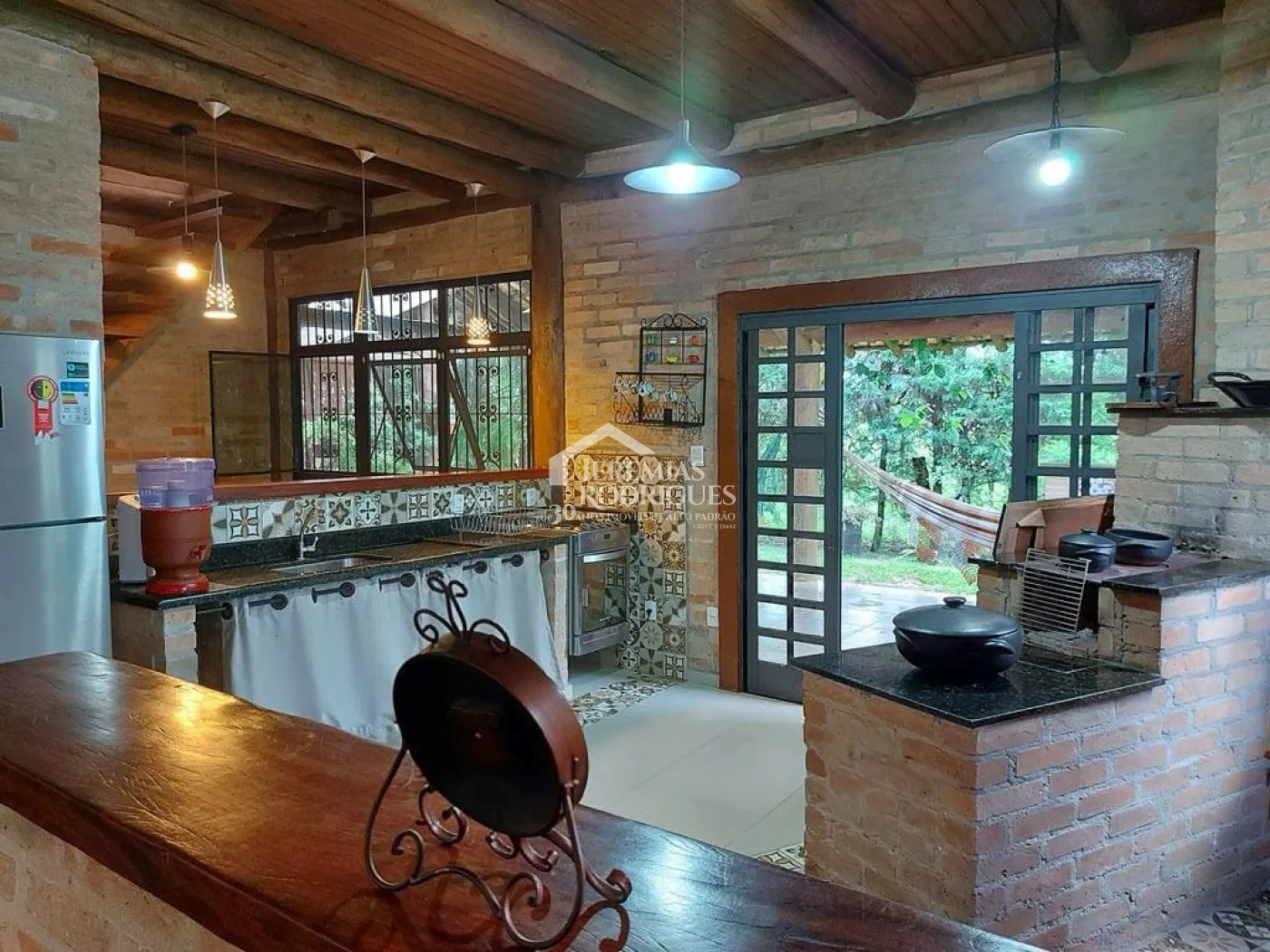 Chácara com 4 dormitórios, 268 m² - Mandú - Pindamonhangaba/SP.