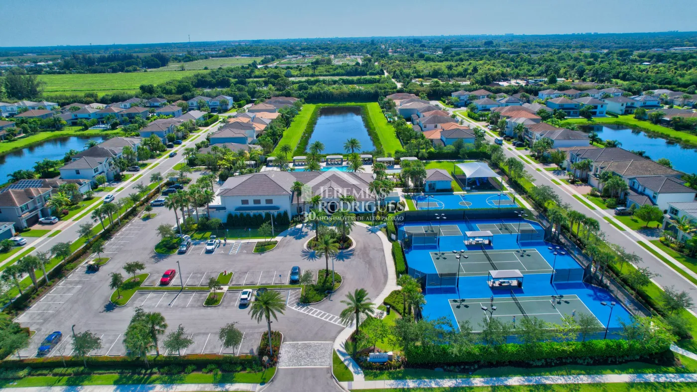 Casa com 4 dormitórios - Condomínio Dakota - Miami/ Flórida