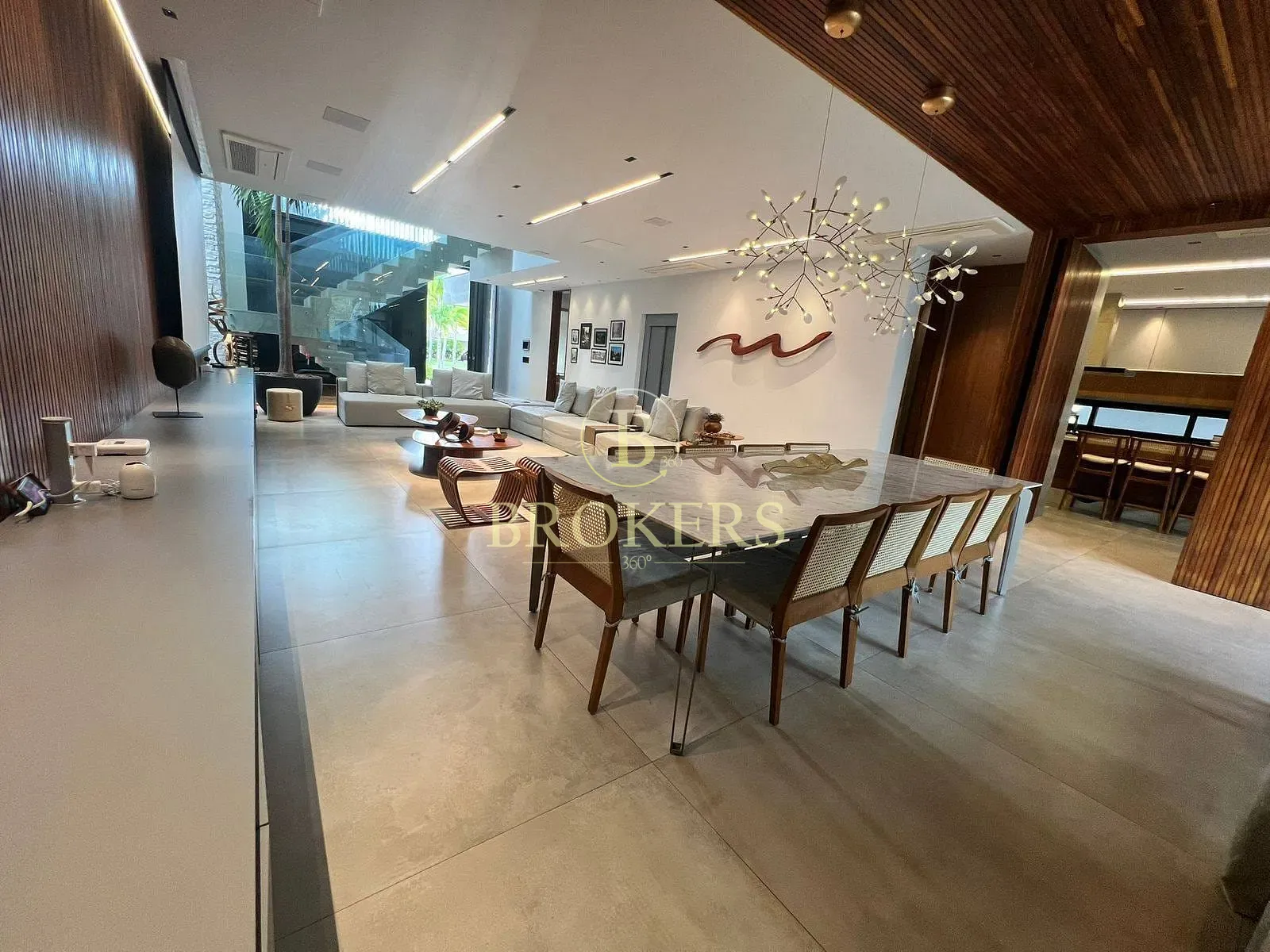Moderna e sofisticada: Casa triplex no Alphaville com elevador, 5 suítes e terraço panorâmico por R — foto 2
