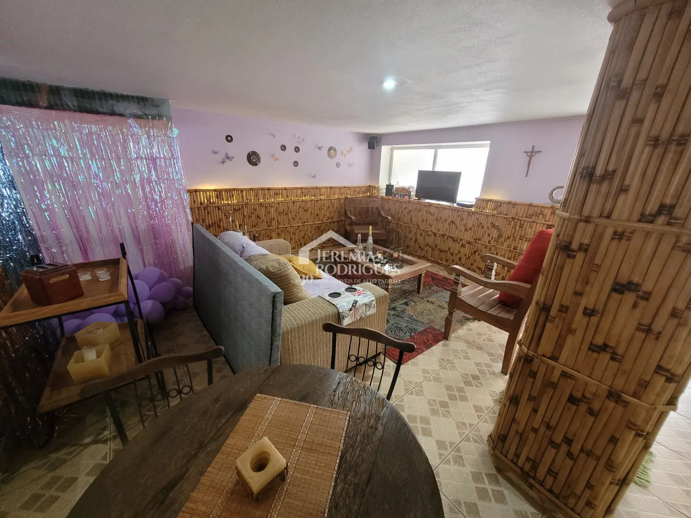 Casa à venda no Centro em Pindamonhangaba/SP.