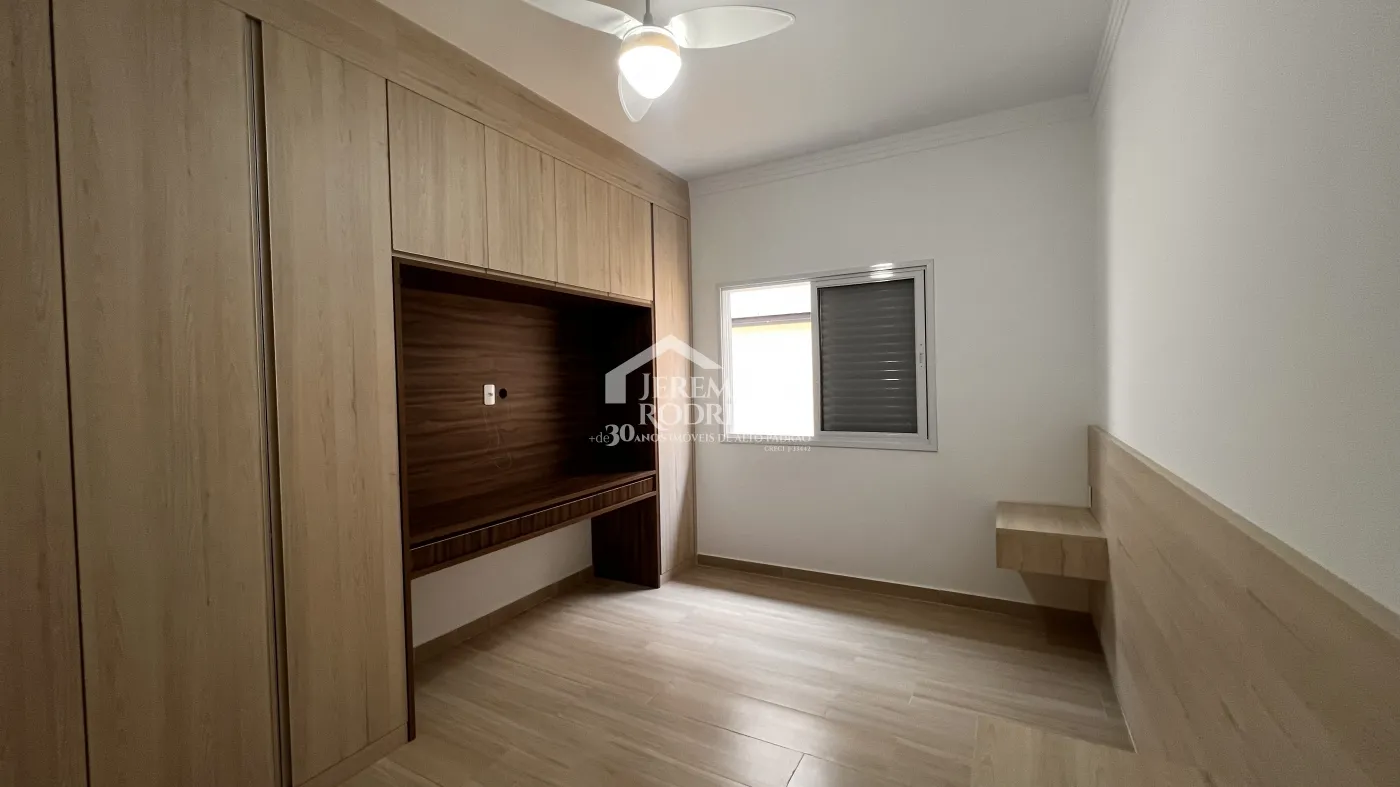 Casa à venda com 3 dormitórios no Condomínio Residencial Tecoara em Taubaté/SP.