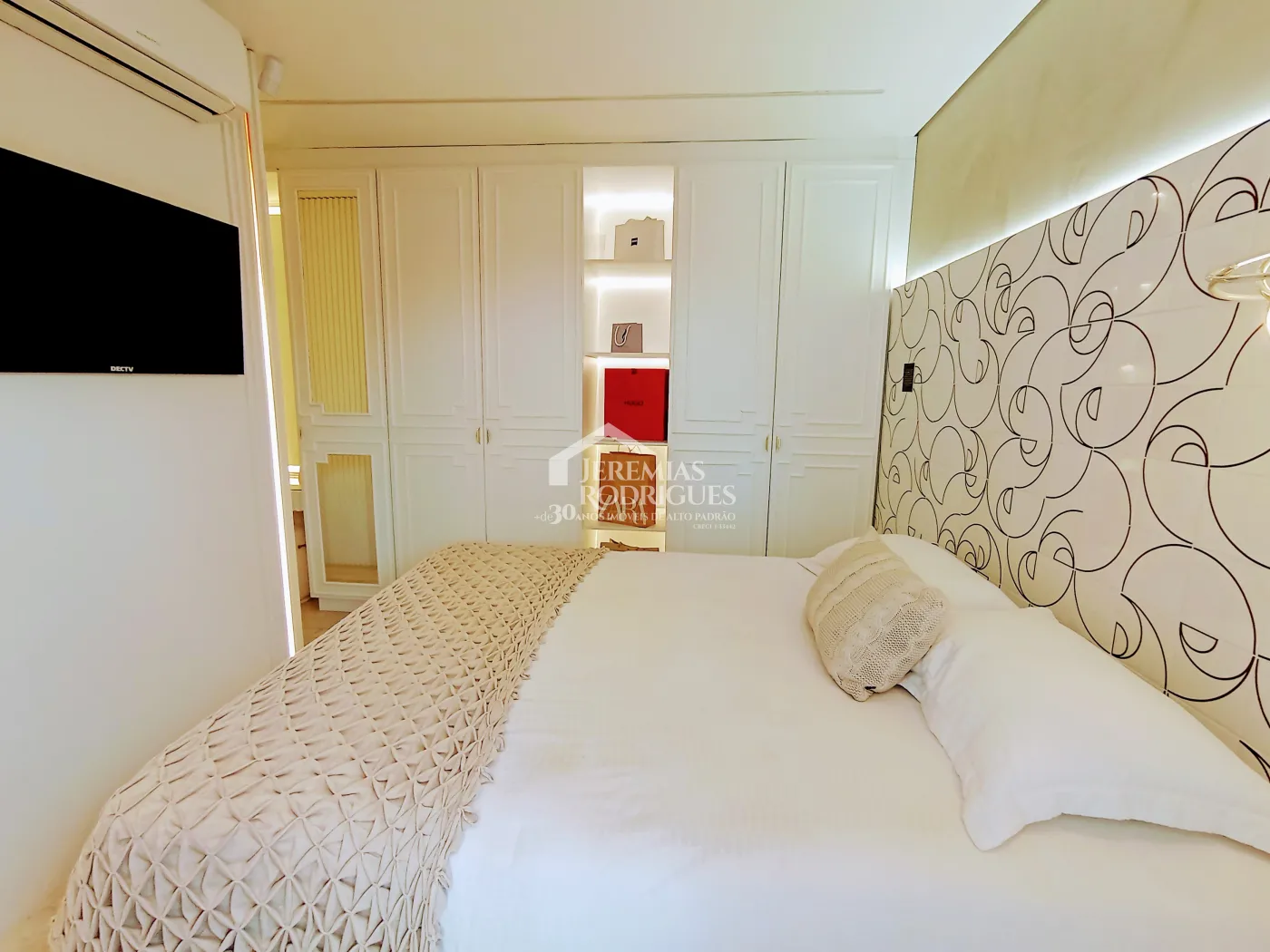 Apartamento à venda com 3 dormitórios, 117 m² no Condomínio Tríade Century Plaza em Taubaté/SP.