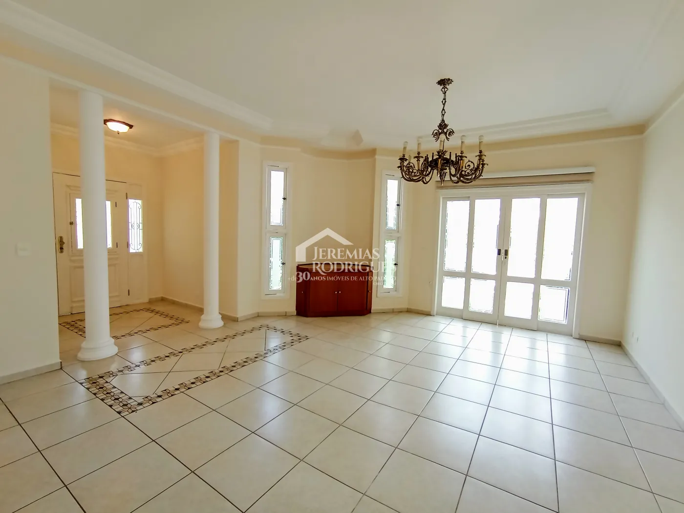 Casa para locação com 4 dormitórios no Condomínio Taubaté Village em Taubaté/SP.