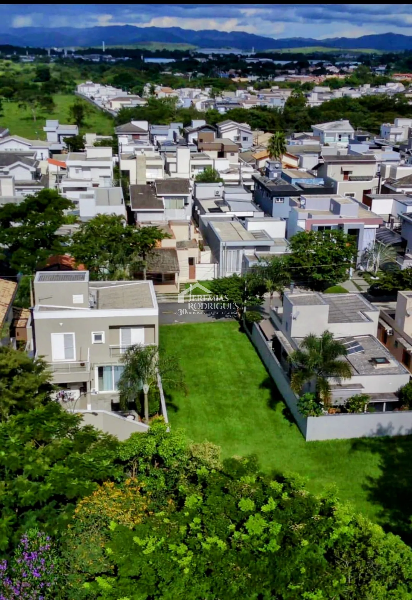 Terreno à venda com 307 m² no Condomínio Campos do Conde II em Tremembé/SP.