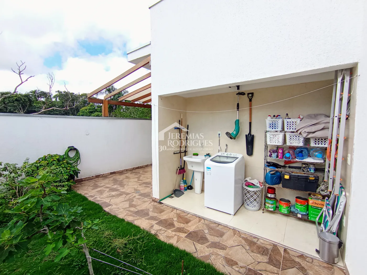 Casa para venda com 2 dormitórios no Residencial Charles Schineider em Taubaté/SP