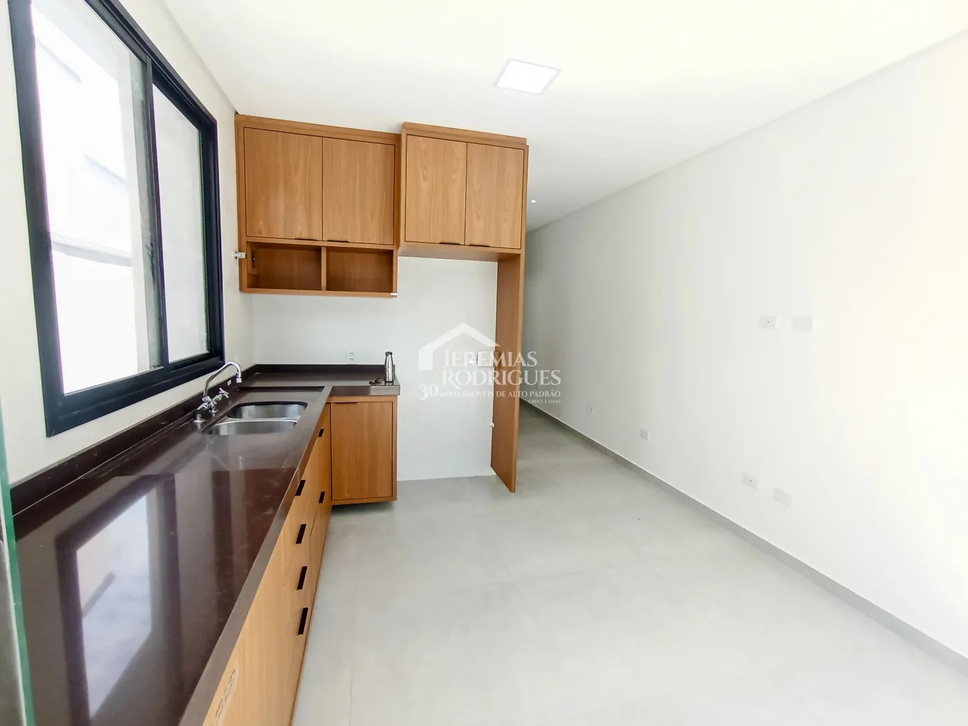 Casa à venda com 3 suítes no Condomínio Campos do Conde II em Tremembé/SP.