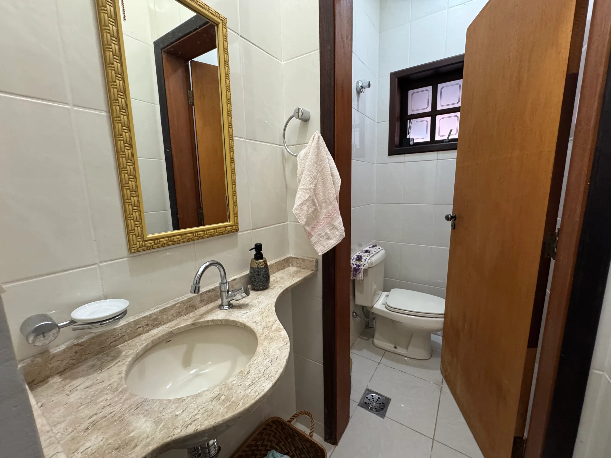 Casa à venda no bairro Jardim Residencial Doutor Lessa em Pindamonhangaba/SP. 