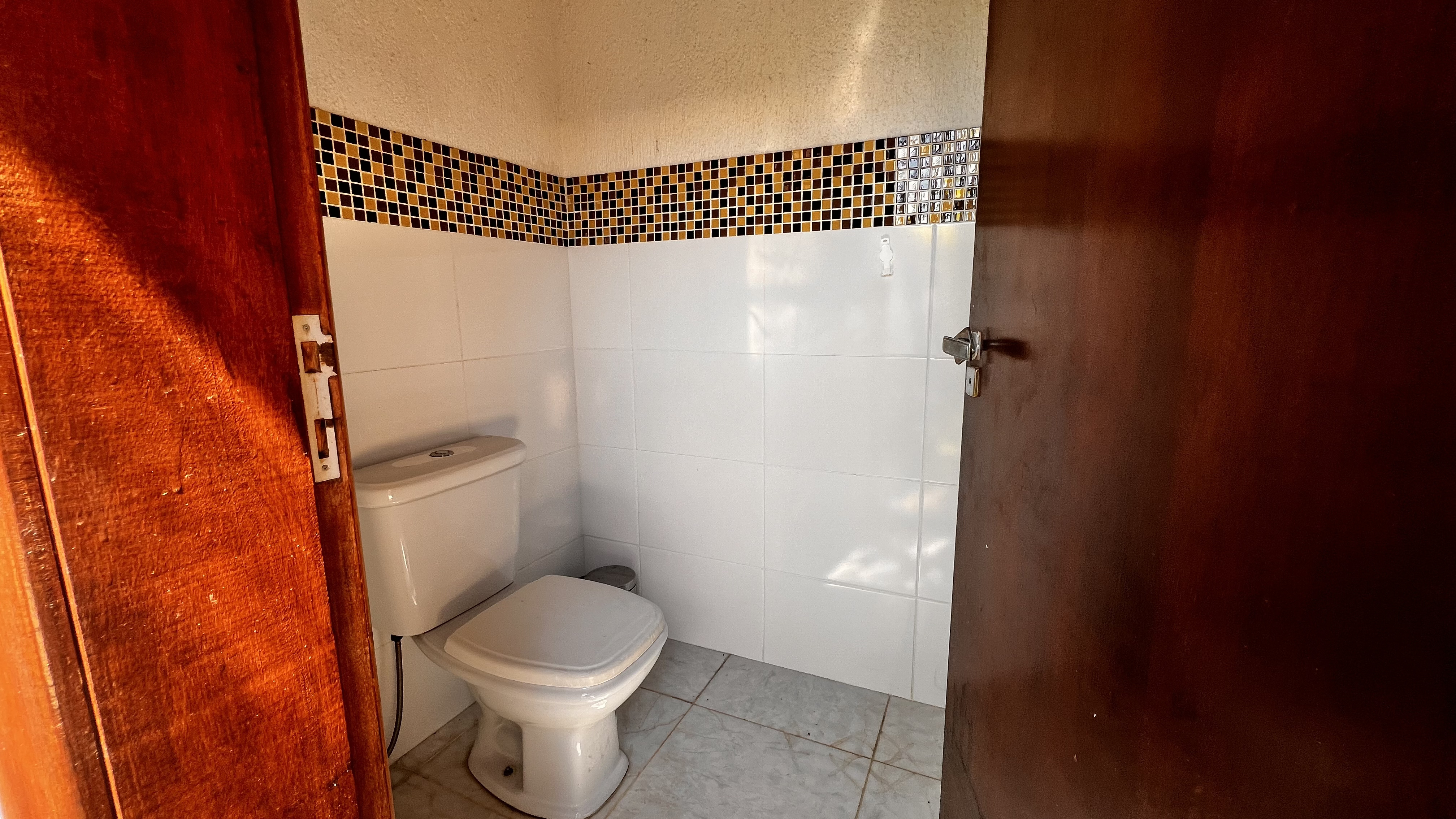 Casa à venda com 4 suítes no Condomínio Campos do Conde II em Tremembé/SP.