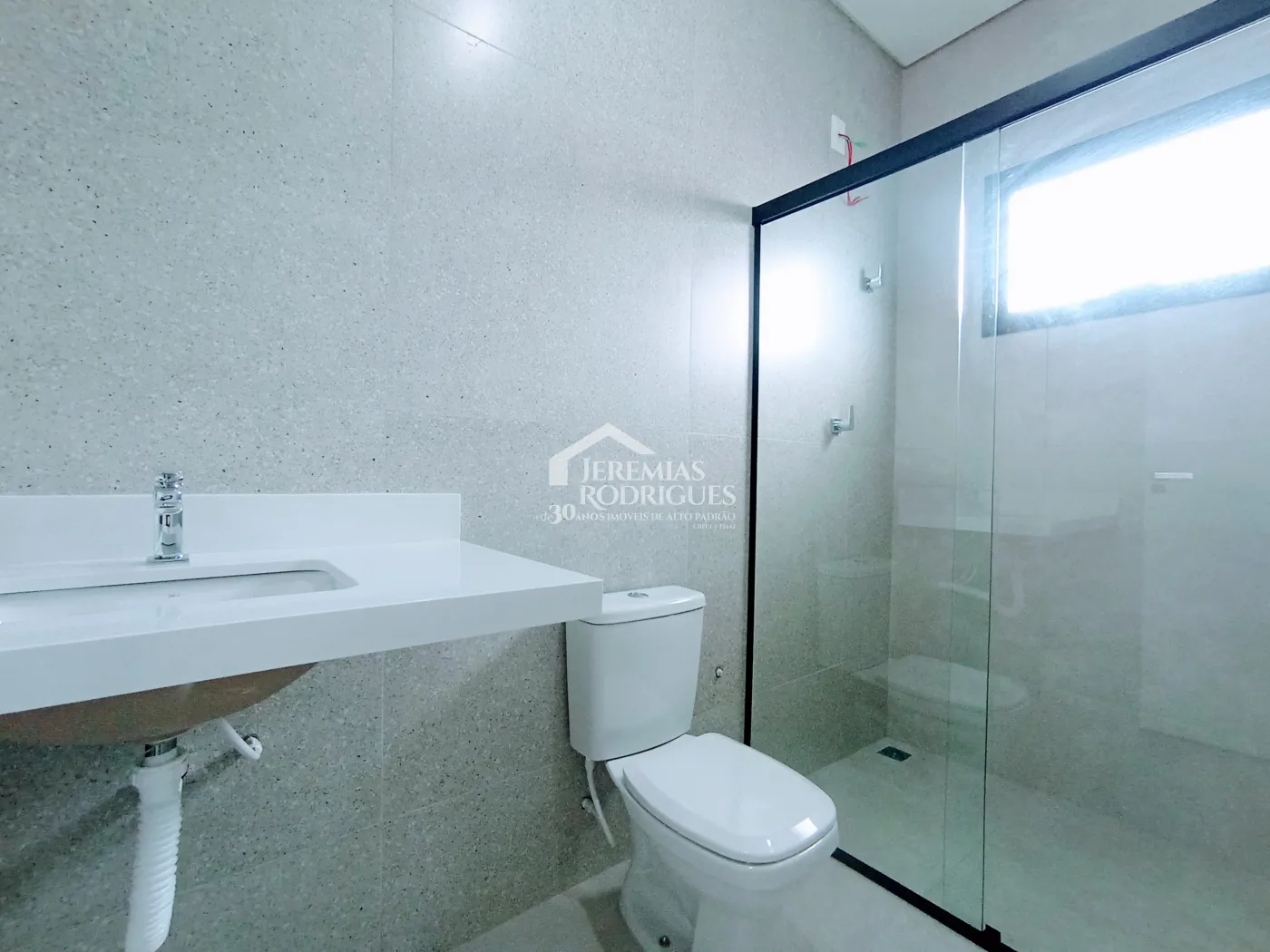 Casa à venda com 3 suítes no Condomínio Ouro Ville em Taubaté/SP