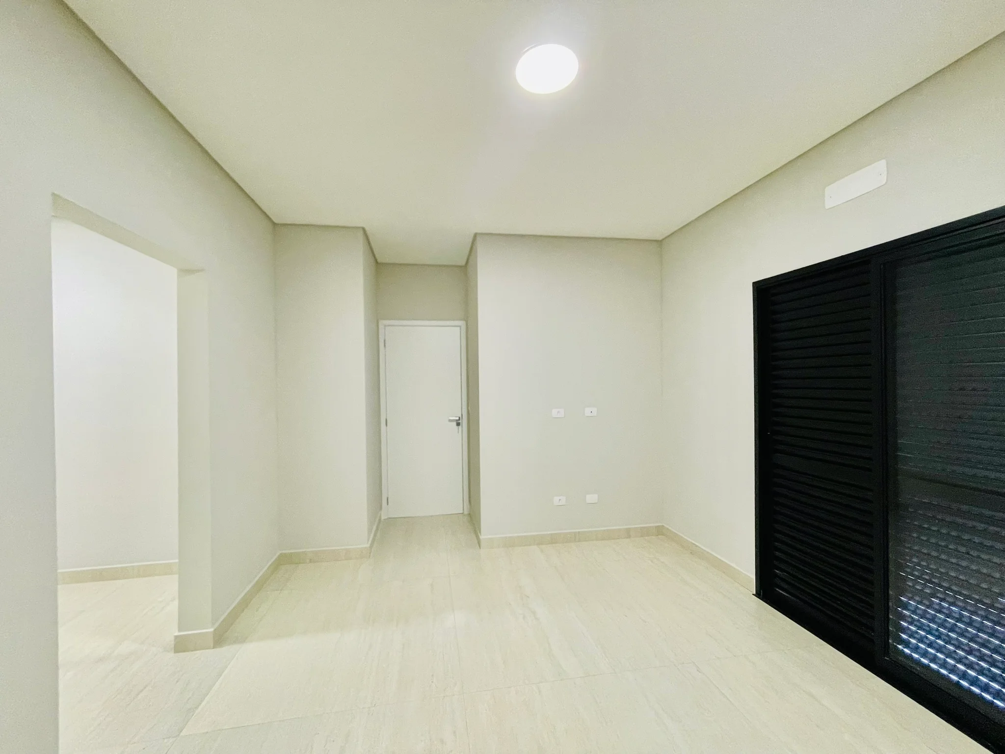 Casa à venda com 3 suítes no Condomínio Ouro Ville em Taubaté/SP. 